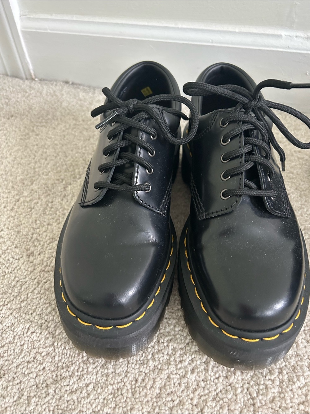 Woman Dr. Martens  Black Leather Lug Sole Oxford Shoes